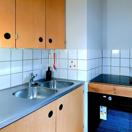 Nature-inspired Cozy Retreat W Balcony Near Train *