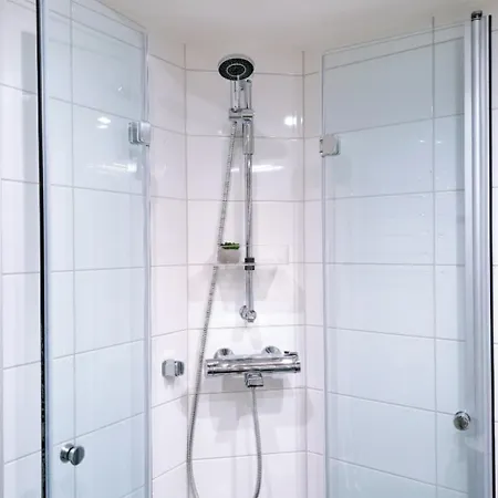 Nature-inspired Cozy Retreat W Balcony Near Train Apartment *