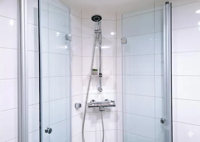 Nature-inspired Cozy Retreat W Balcony Near Train Apartment *